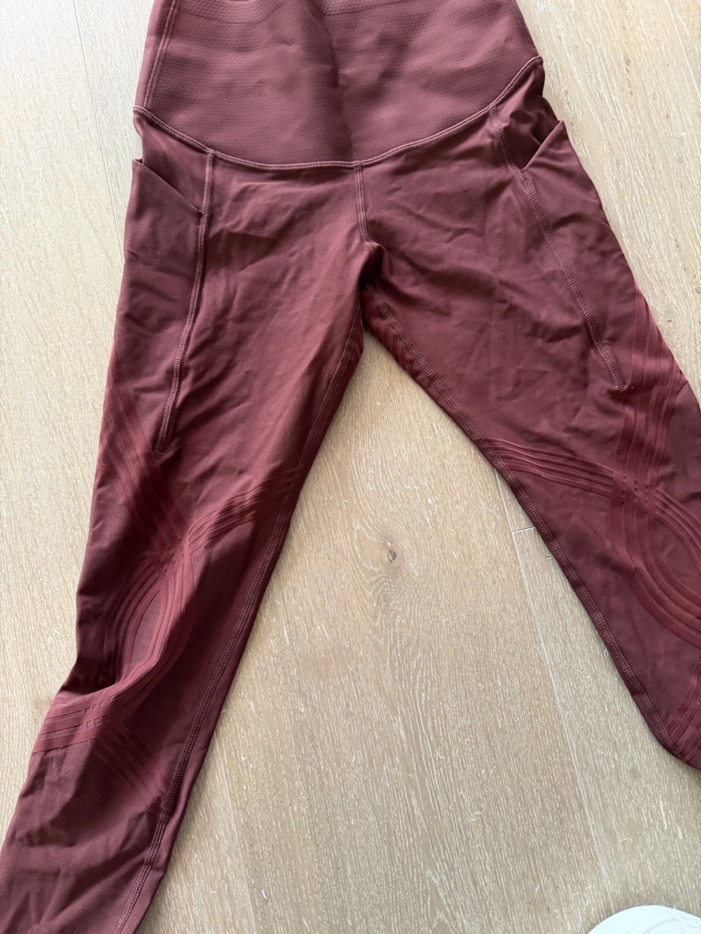 High-Waist Sculpting Leggings in Burgundy